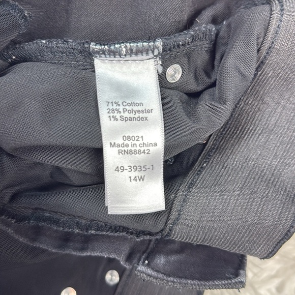 Woman Within Black Cropped Capri Style Jeans - Picture 6 of 7